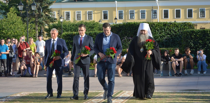 Председатель Общественной палаты принял участие в возложении цветов основателям города