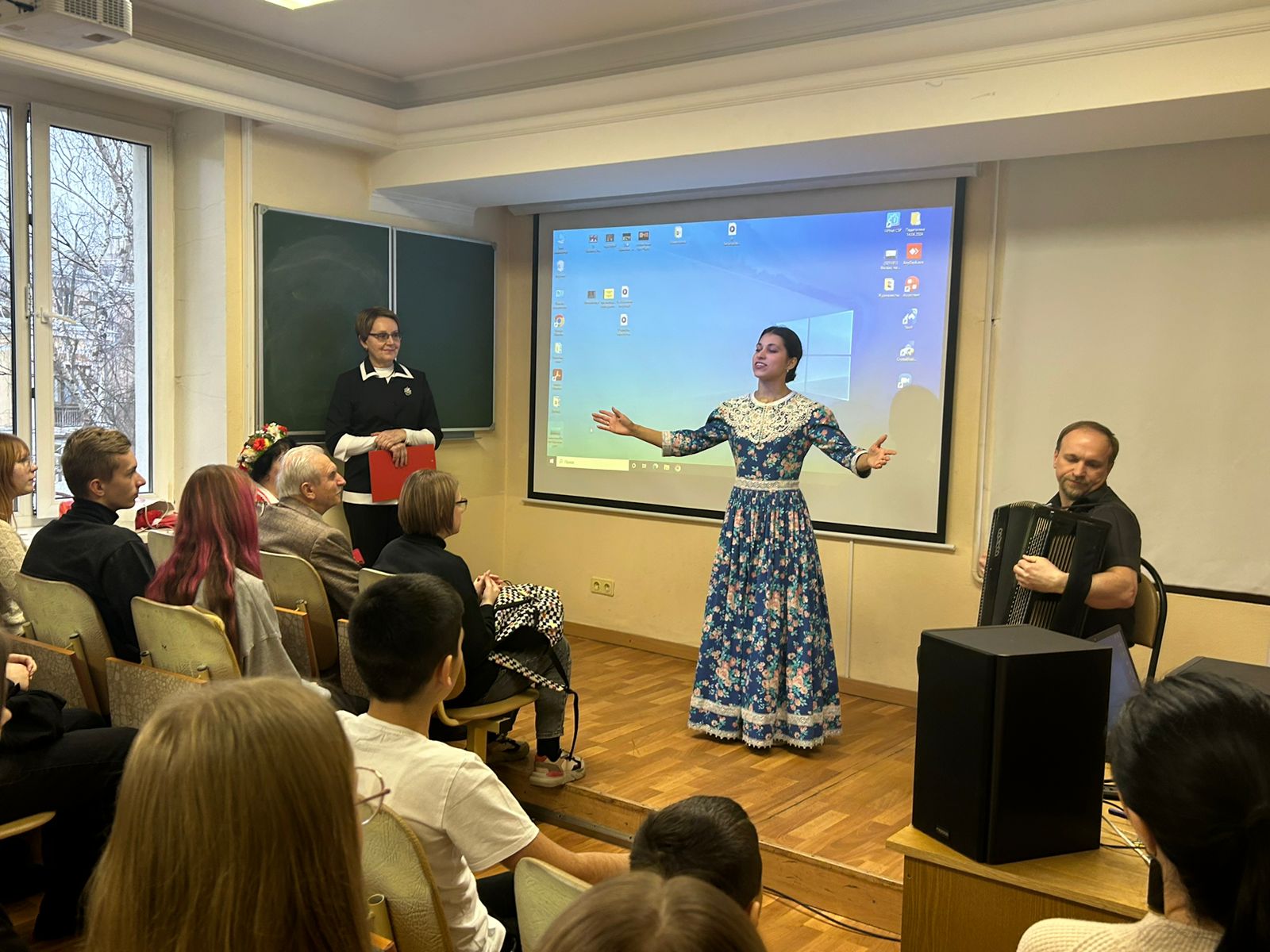 Председатель комиссии Общественной палаты Нижнего Новгорода по гармонизации межнациональных и межконфессиональных отношений Ольга Шумакова организовала фестиваль национальных культур и искусств для студентов нижегородских вузов